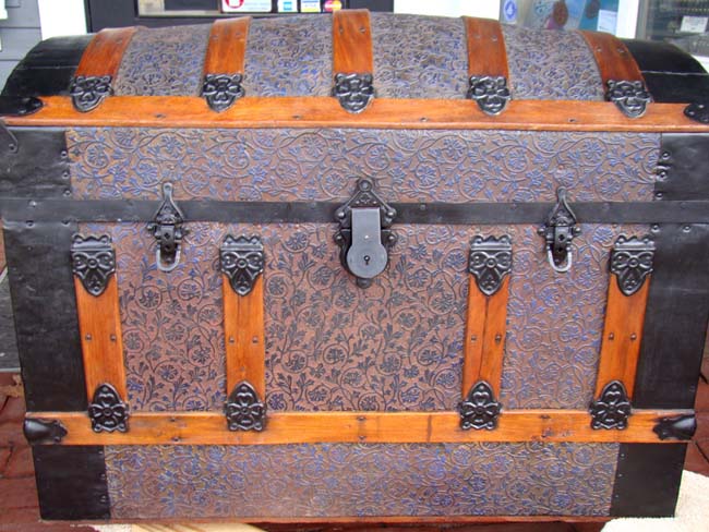 A fine late 19th century American Steamer Trunk by Yale & Towne, Stamford, CT., circa 1883-1890 — image 5